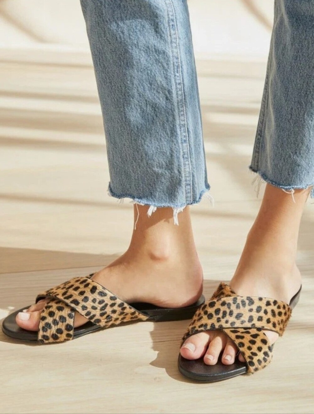 JENNI KAYNE Women’s Pony Hair Crossover Sandals Cheetah Size 40